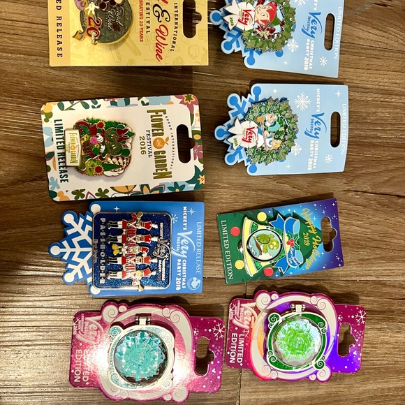 Disney Limited Edition Pin Set - Picture 2 of 14